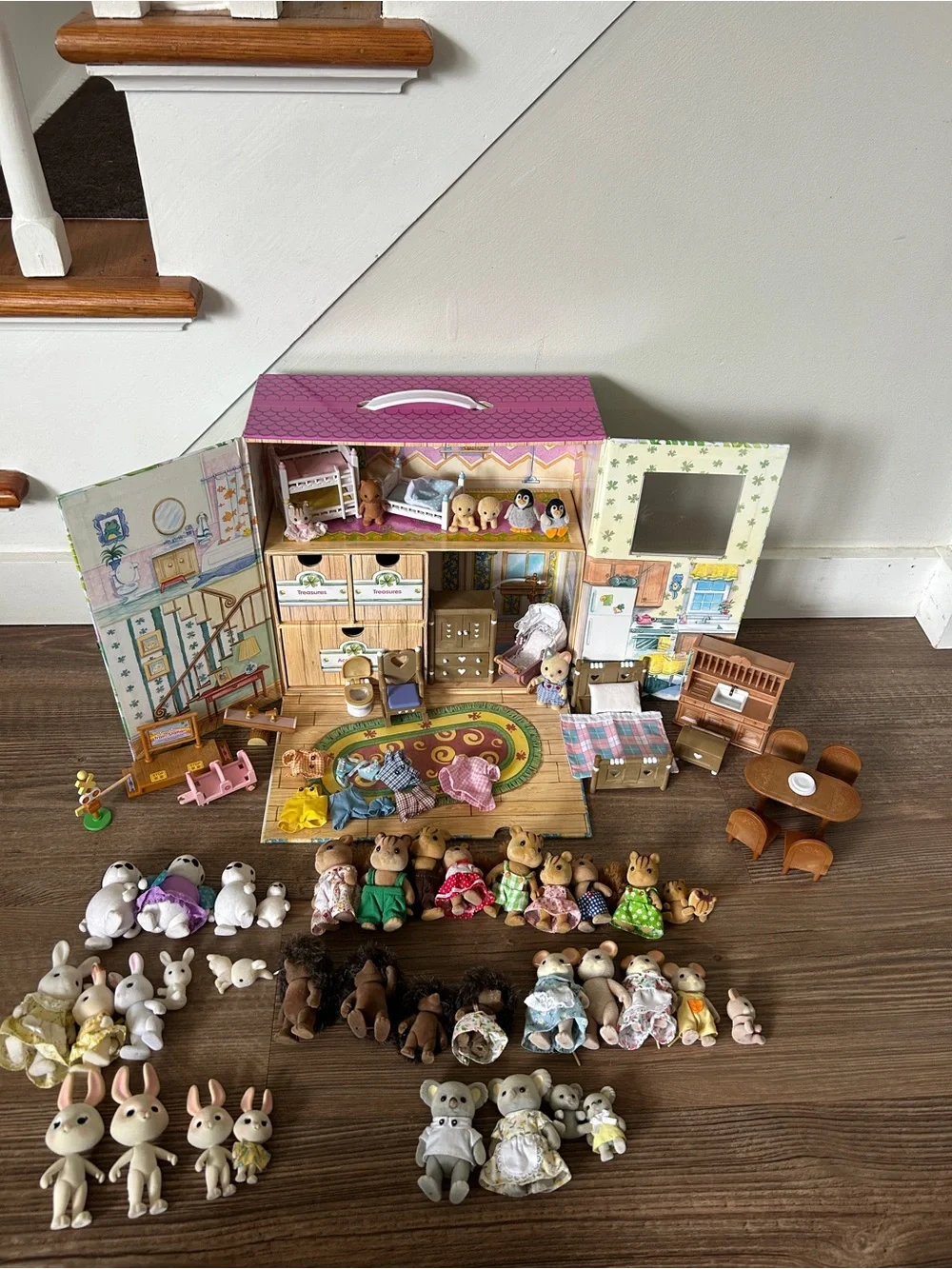 Calico Critters Carry & Play House with Animals & Accessories
